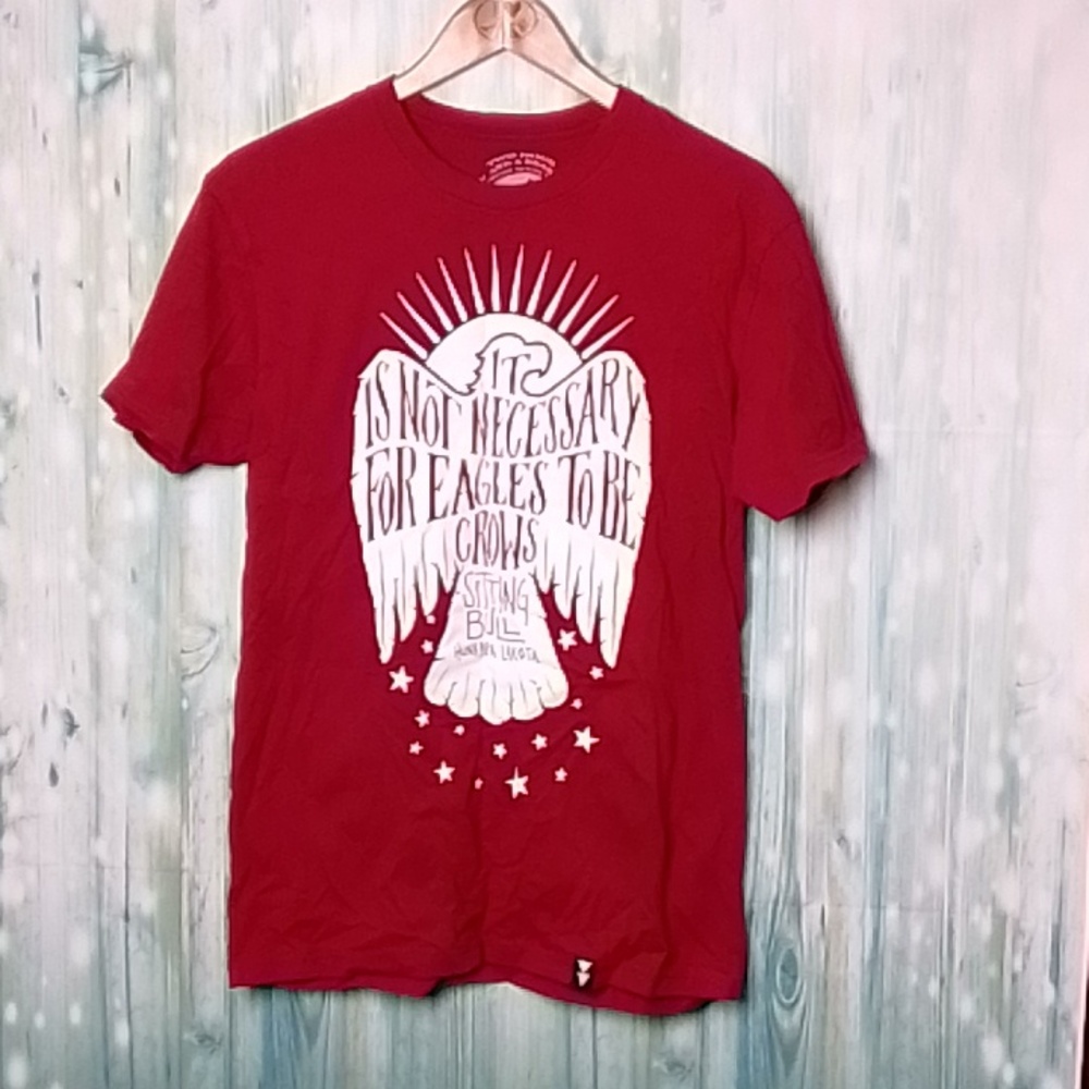 Cranberry red graphic short sleeve t-shirt medium